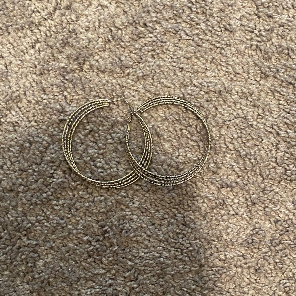(FREE WITH BUNDLE PURCHASE) Super cute multi later hoop earrings!
